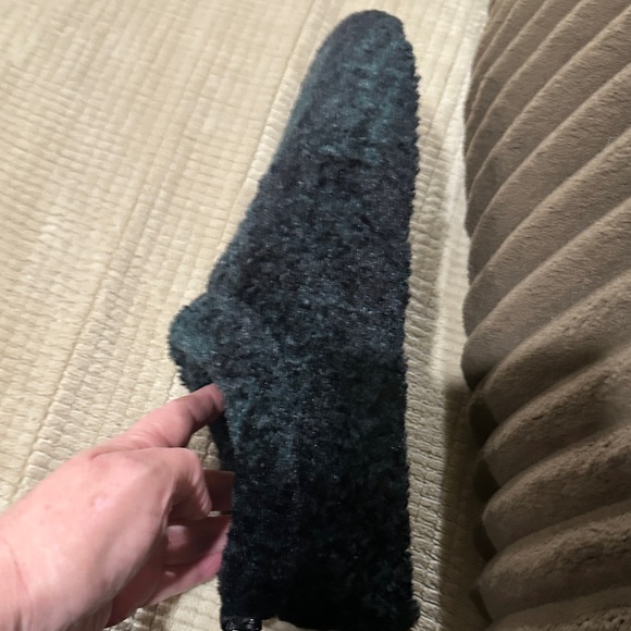 Skims Cozy green and black plaid house shoes. Size 40 US 9/10 - Picture 3 of 4